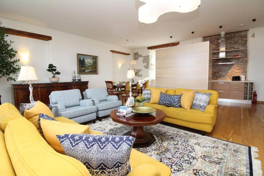 Tallinn City Apartments - Luxury 3 Bedroom, Sauna, Views Buitenkant foto