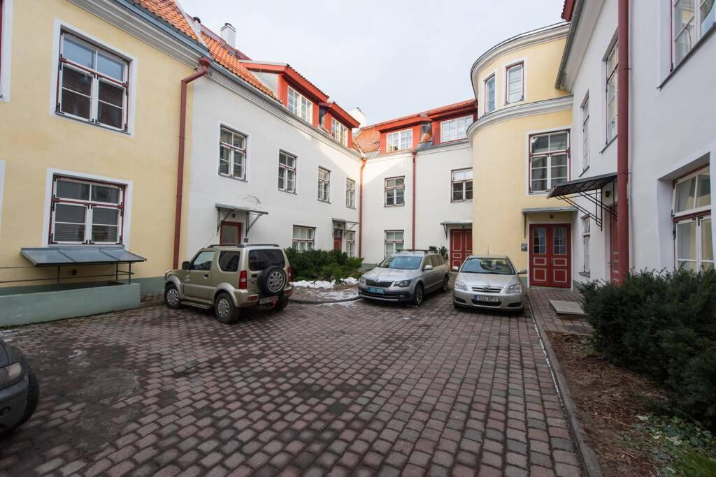 Tallinn City Apartments - Luxury 3 Bedroom, Sauna, Views Buitenkant foto