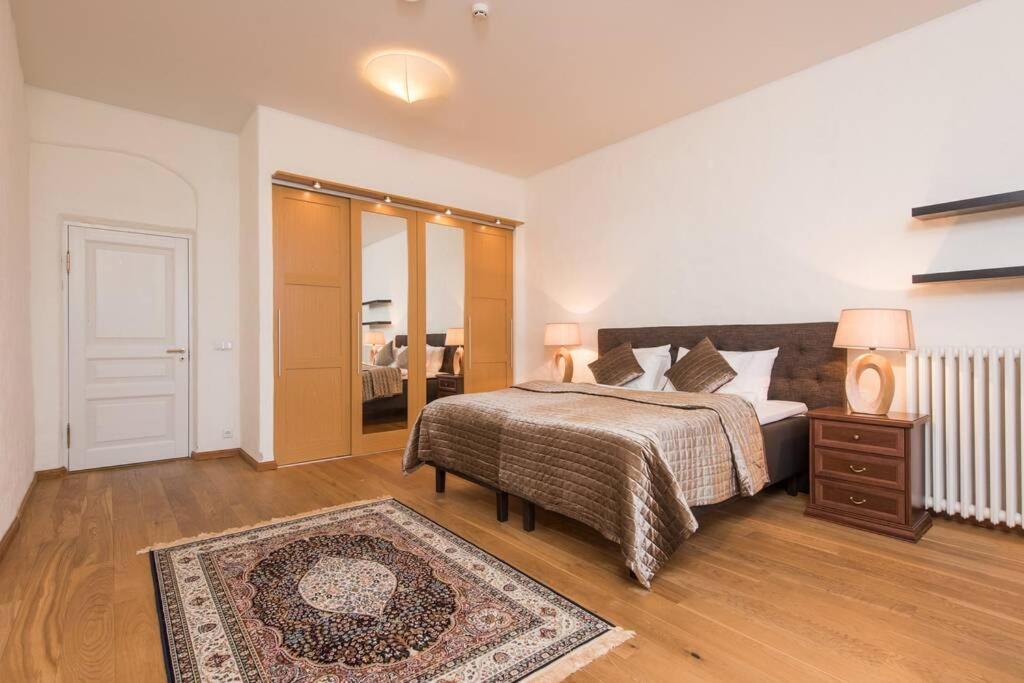 Tallinn City Apartments - Luxury 3 Bedroom, Sauna, Views Buitenkant foto
